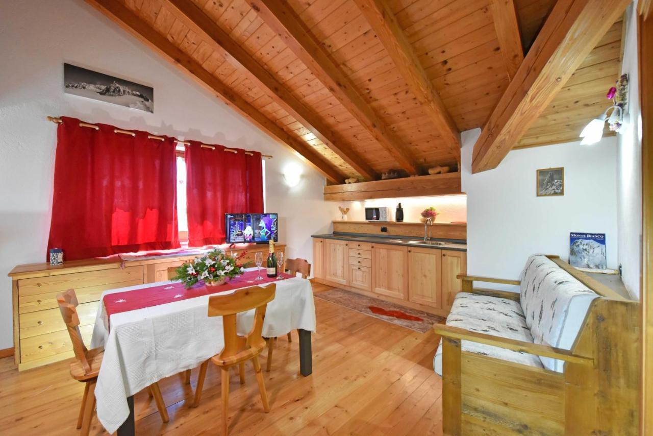 Bed and Breakfast La Casa Della Guida Pontey Exterior foto